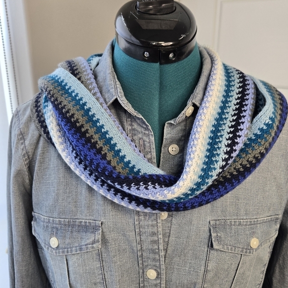 NEW YORK & COMPANY KNITWEAR LONG SCARF FRINGE ENDS BLUE TEAL CROCHET WOMEN OS - Picture 6 of 12